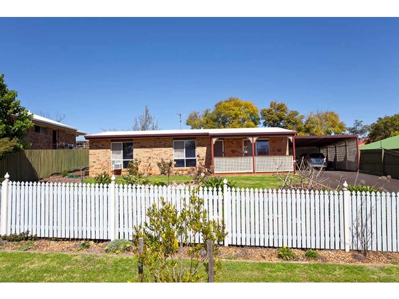 12 Beer Court, Kearneys Spring QLD 4350
