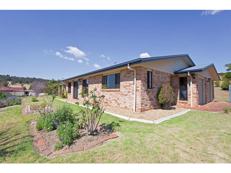 4 Belmore Drive, Withcott QLD 4352