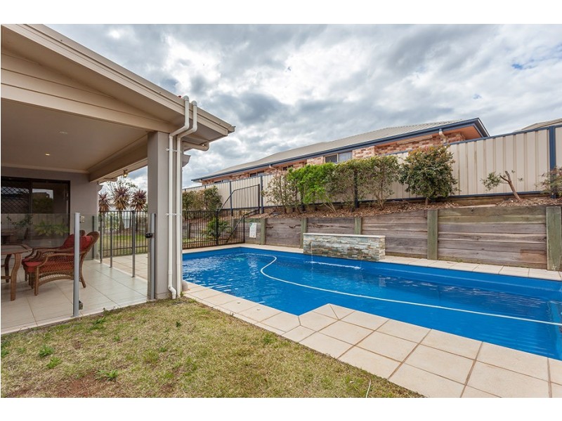 12 Ace Drive, Glenvale QLD 4350