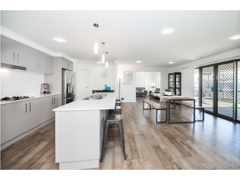11 Vinnicombe Street, Kearneys Spring QLD 4350