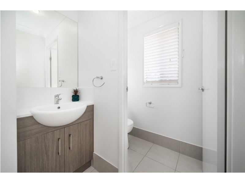 11 Vinnicombe Street, Kearneys Spring QLD 4350