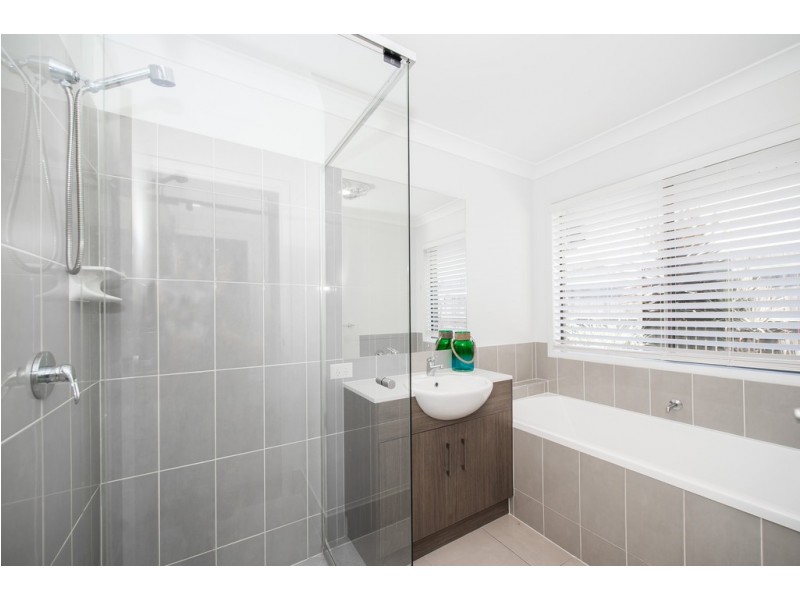 11 Vinnicombe Street, Kearneys Spring QLD 4350