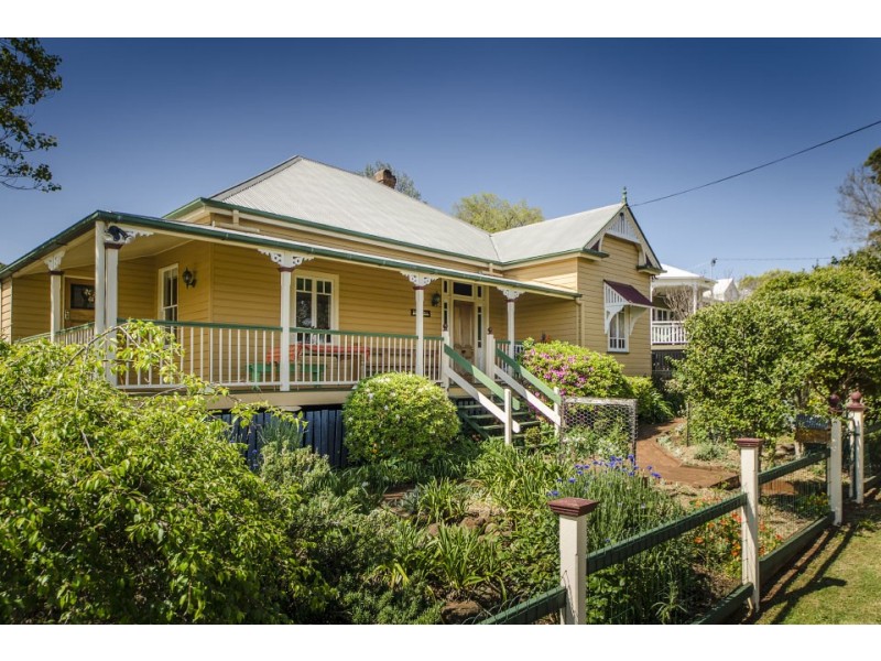 17 Gentle Street, North Toowoomba QLD 4350