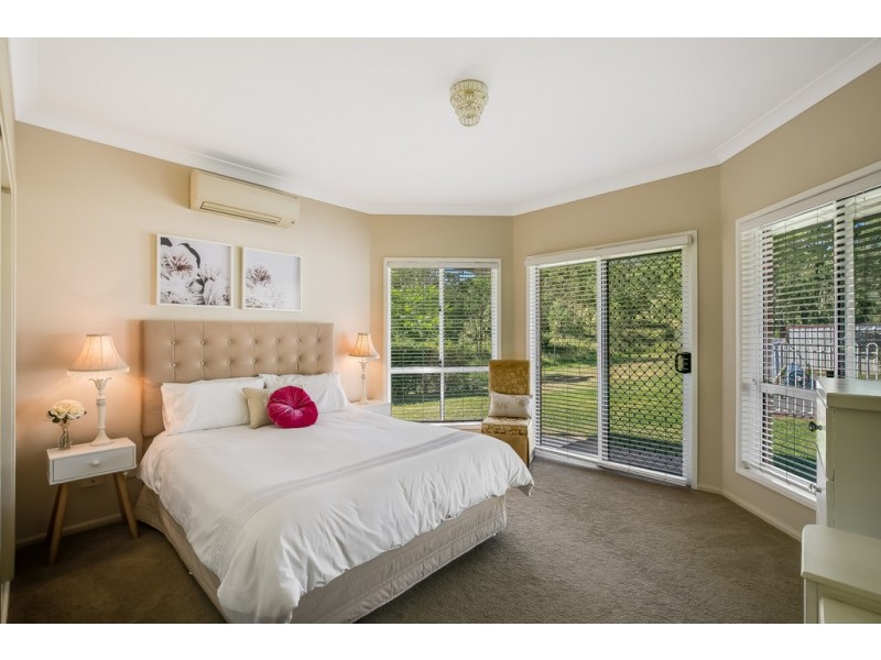 25 Roderick Drive, Cotswold Hills QLD 4350