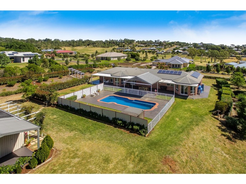 25 Roderick Drive, Cotswold Hills QLD 4350