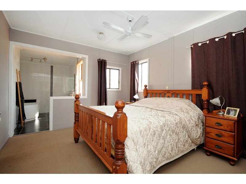 31 West Street, Newtown QLD 4350