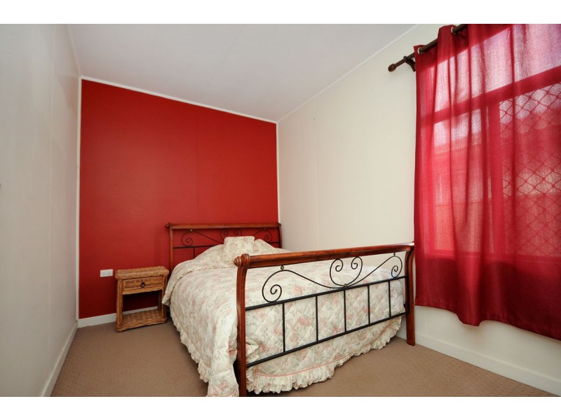 31 West Street, Newtown QLD 4350