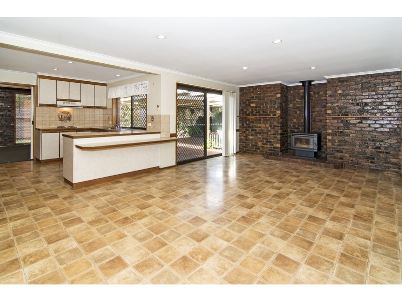 8 Jull Drive, Centenary Heights QLD 4350