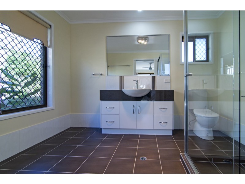 8 Jull Drive, Centenary Heights QLD 4350