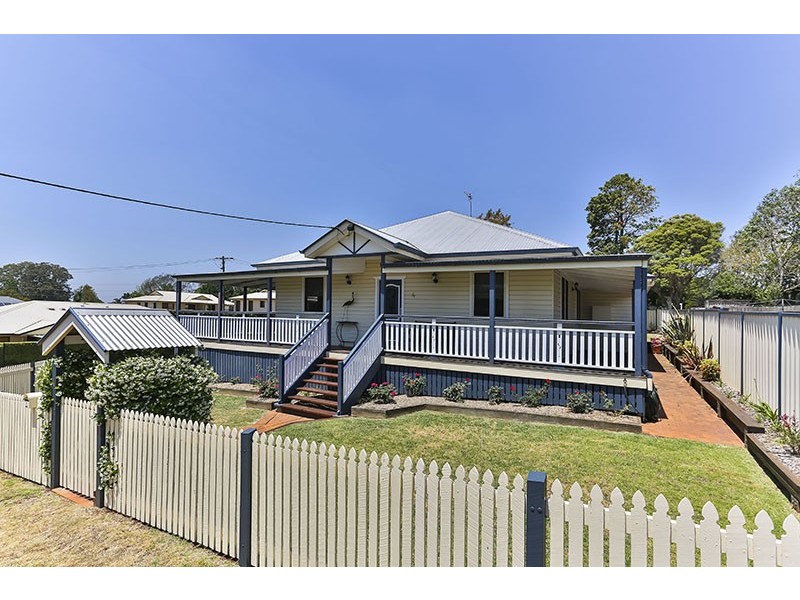 4 Garde Street, Centenary Heights QLD 4350