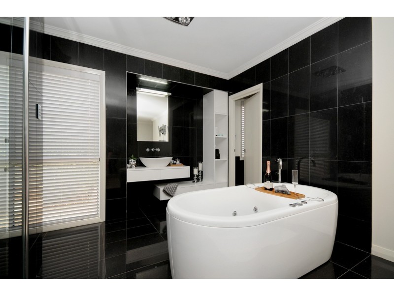 14 Bonville Court, Middle Ridge QLD 4350