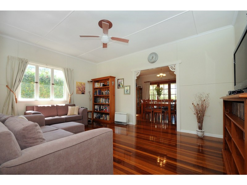 17 Patricia Street, Mount Lofty QLD 4350