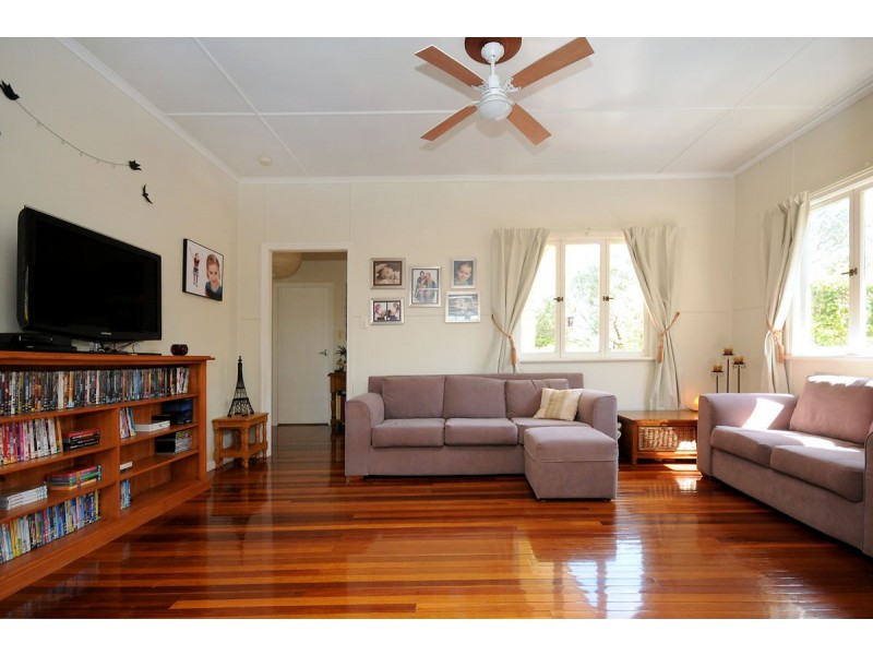 17 Patricia Street, Mount Lofty QLD 4350