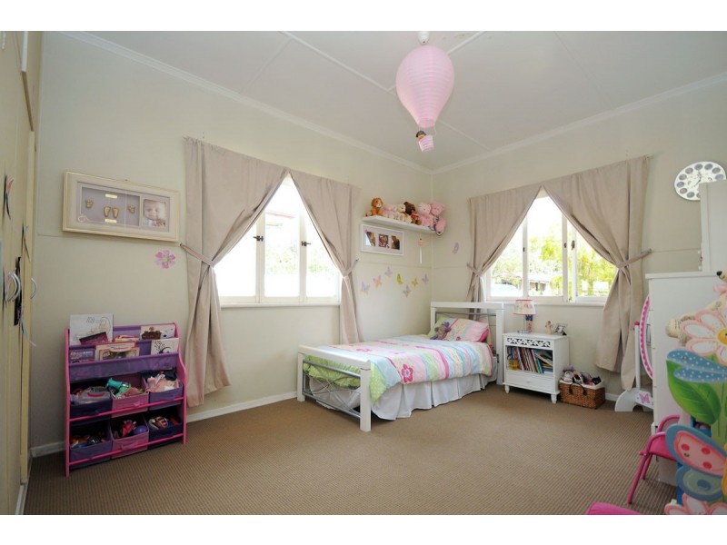 17 Patricia Street, Mount Lofty QLD 4350
