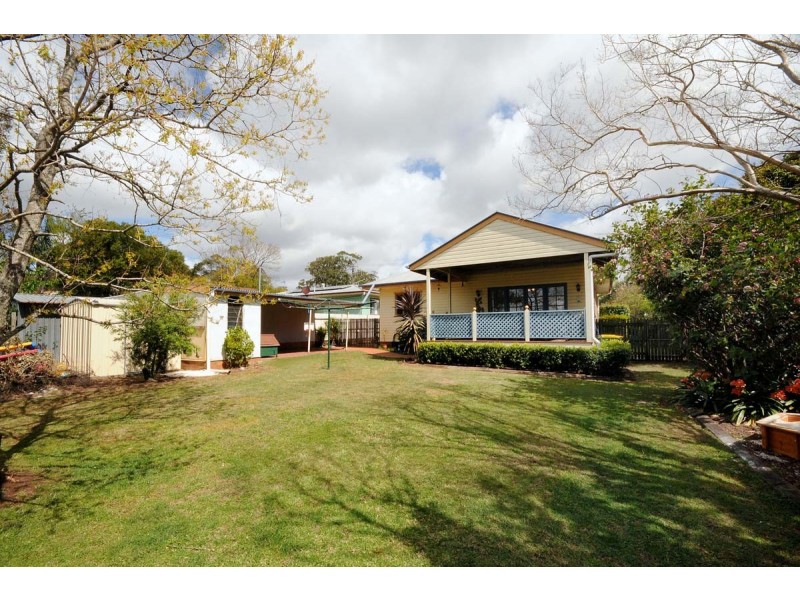 17 Patricia Street, Mount Lofty QLD 4350