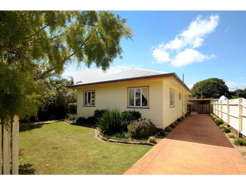 17 Patricia Street, Mount Lofty QLD 4350