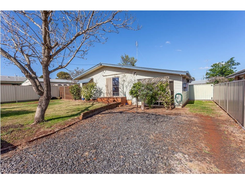 32 Smithfield Street, Harristown QLD 4350