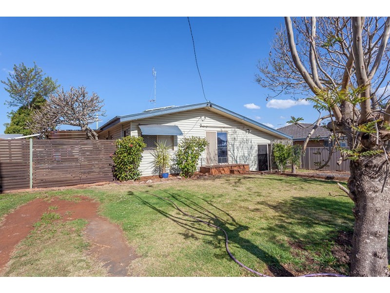 32 Smithfield Street, Harristown QLD 4350