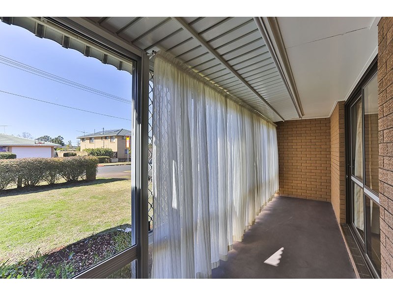 21 Sampson Street, Wilsonton QLD 4350