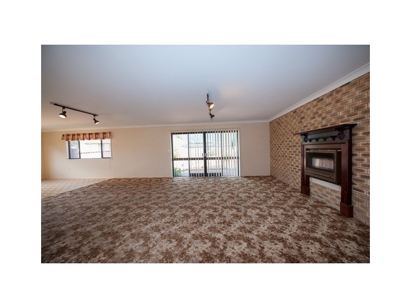 16 Hazel Street, Centenary Heights QLD 4350