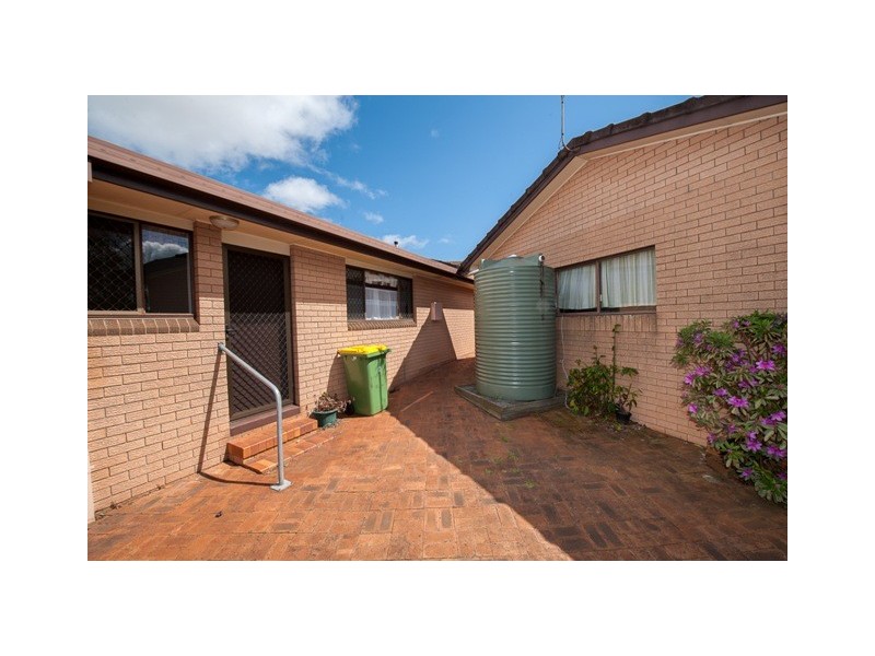 16 Hazel Street, Centenary Heights QLD 4350