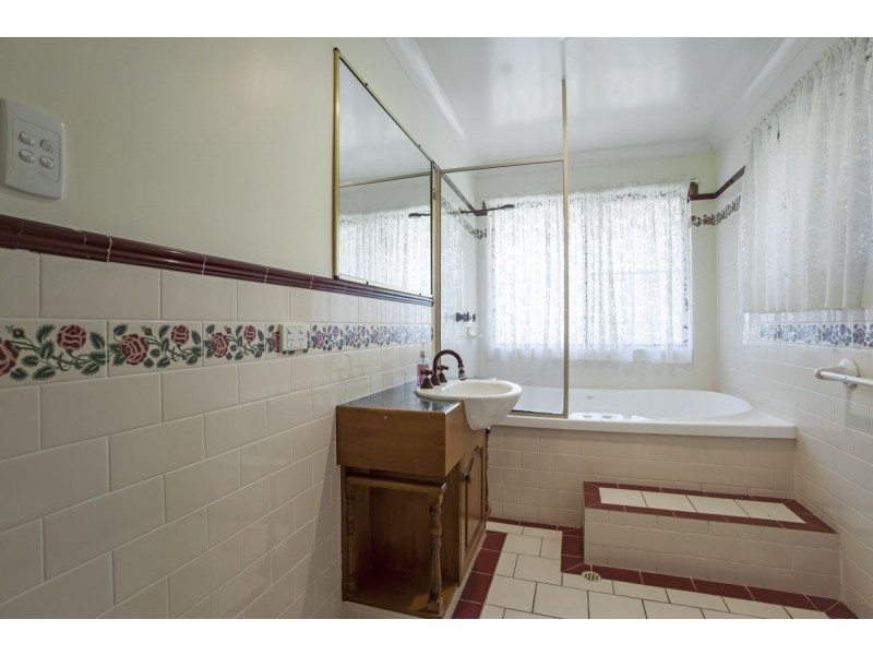 196 Stenner Street, Middle Ridge QLD 4350