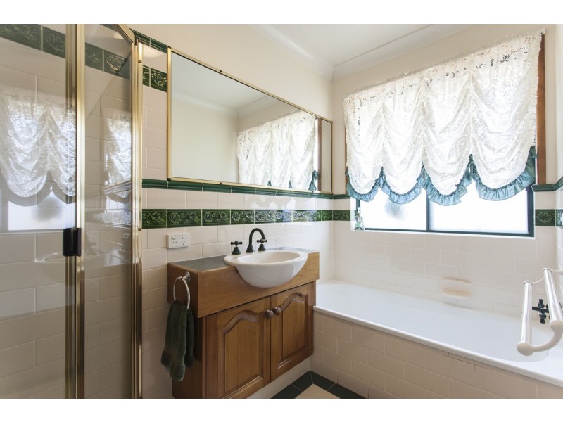 196 Stenner Street, Middle Ridge QLD 4350