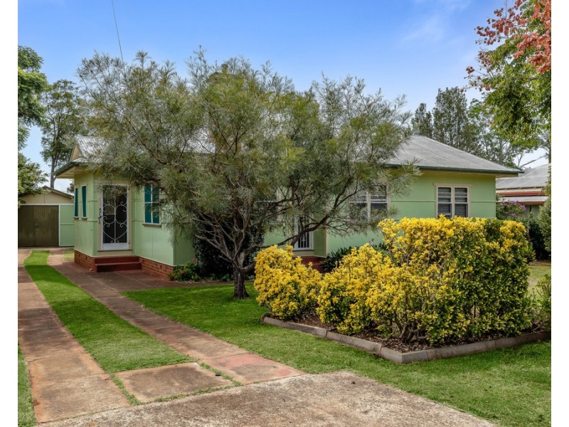 11 Stehn Street, Harristown QLD 4350