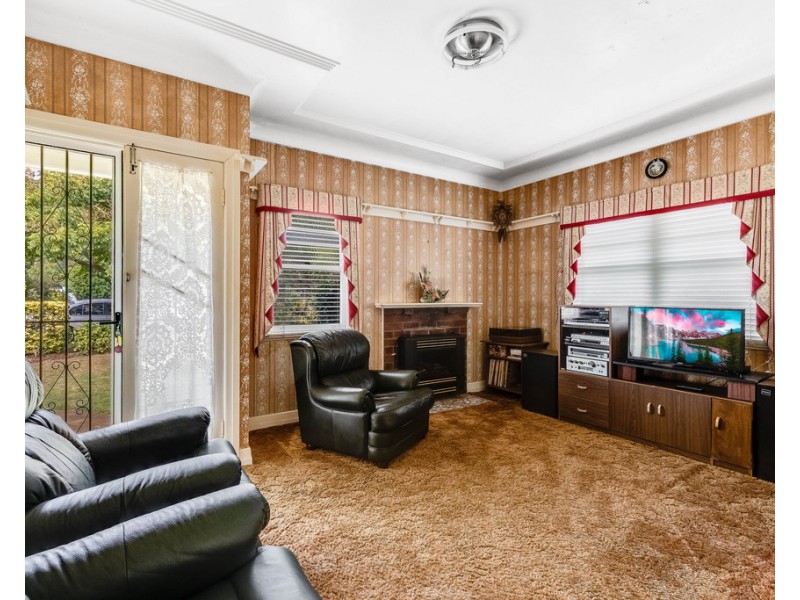 11 Stehn Street, Harristown QLD 4350