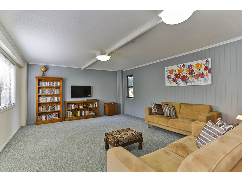 6 Scenic Crescent, Blue Mountain Heights QLD 4350