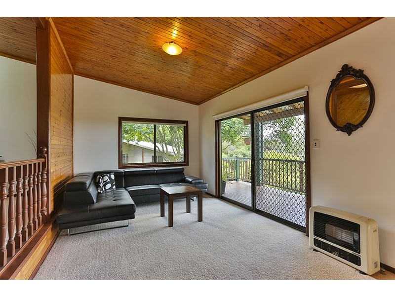 6 Scenic Crescent, Blue Mountain Heights QLD 4350