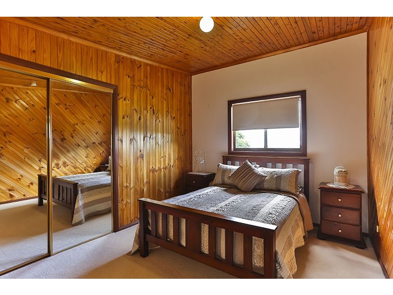 6 Scenic Crescent, Blue Mountain Heights QLD 4350