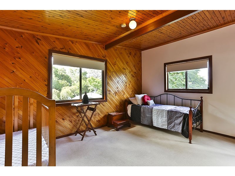 6 Scenic Crescent, Blue Mountain Heights QLD 4350