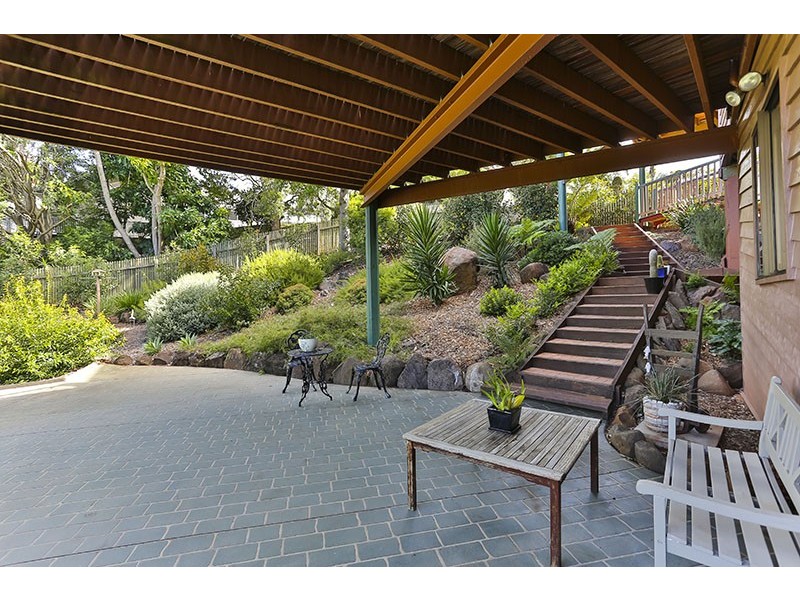 6 Scenic Crescent, Blue Mountain Heights QLD 4350