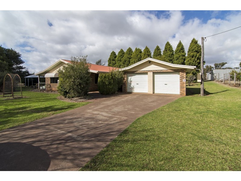 8 Rocklyn Street, Darling Heights QLD 4350