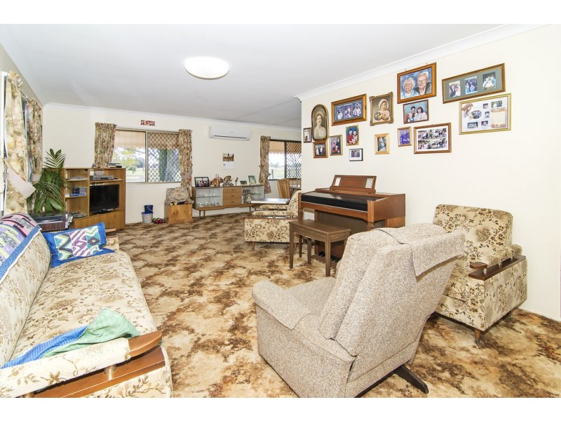 8 Rocklyn Street, Darling Heights QLD 4350