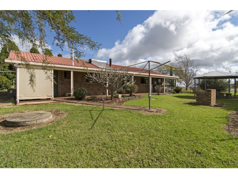 8 Rocklyn Street, Darling Heights QLD 4350