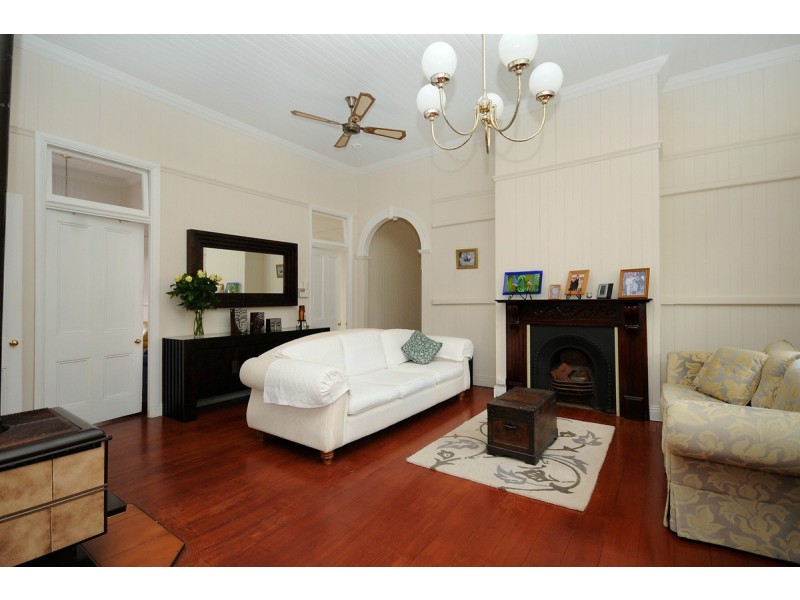 27 Gentle Street, North Toowoomba QLD 4350