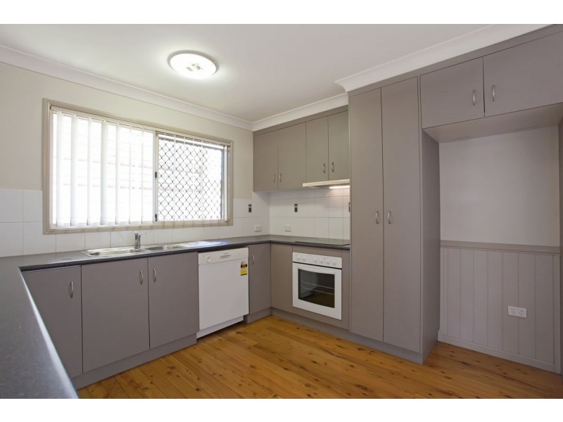 6 Vanity Street, Rockville QLD 4350