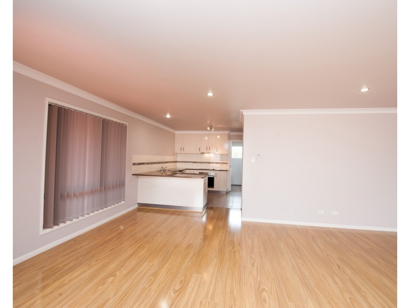 Unit 2/10 Kirklees Street, Newtown QLD 4350