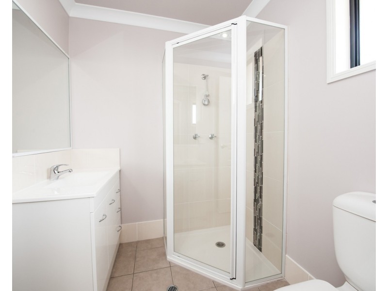 Unit 2/10 Kirklees Street, Newtown QLD 4350