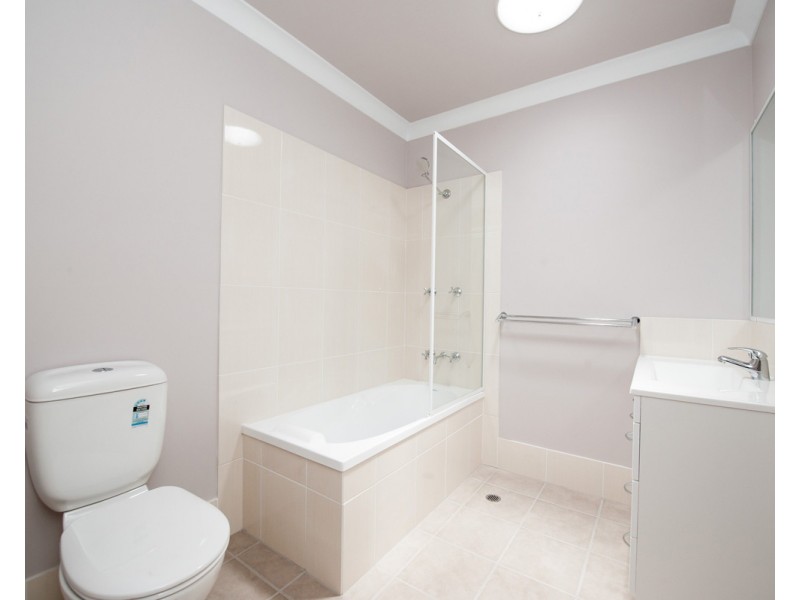 Unit 2/10 Kirklees Street, Newtown QLD 4350