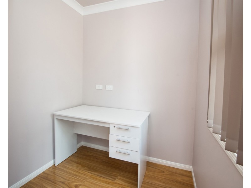 Unit 2/10 Kirklees Street, Newtown QLD 4350