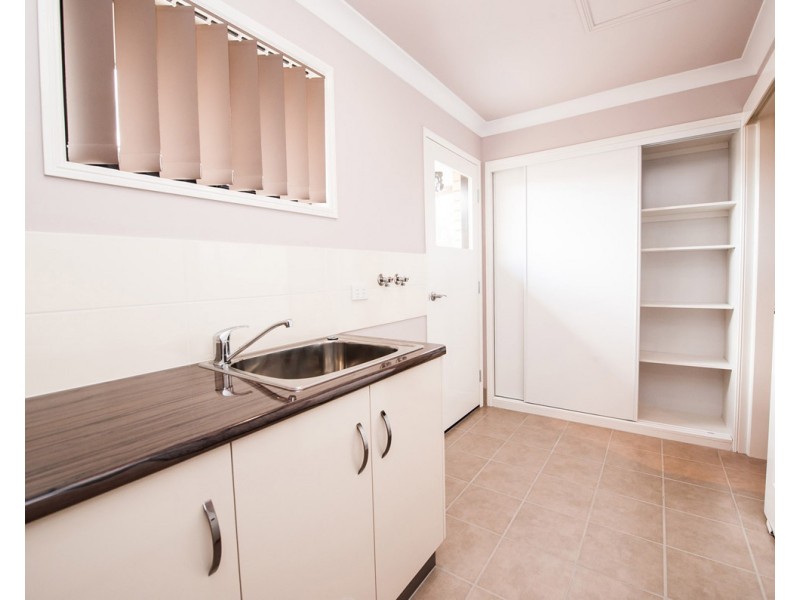 Unit 2/10 Kirklees Street, Newtown QLD 4350