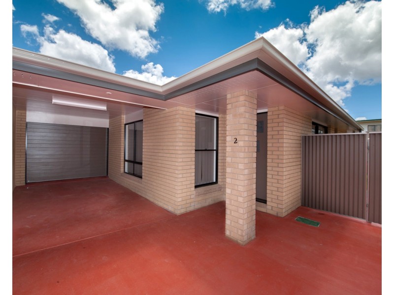 Unit 2/10 Kirklees Street, Newtown QLD 4350