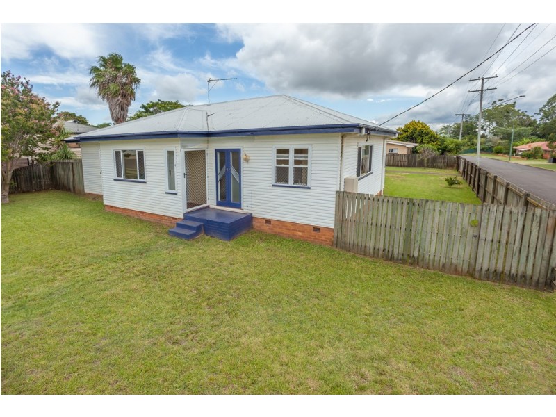 1 Farquharson Street, Harristown QLD 4350
