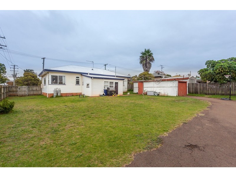 1 Farquharson Street, Harristown QLD 4350