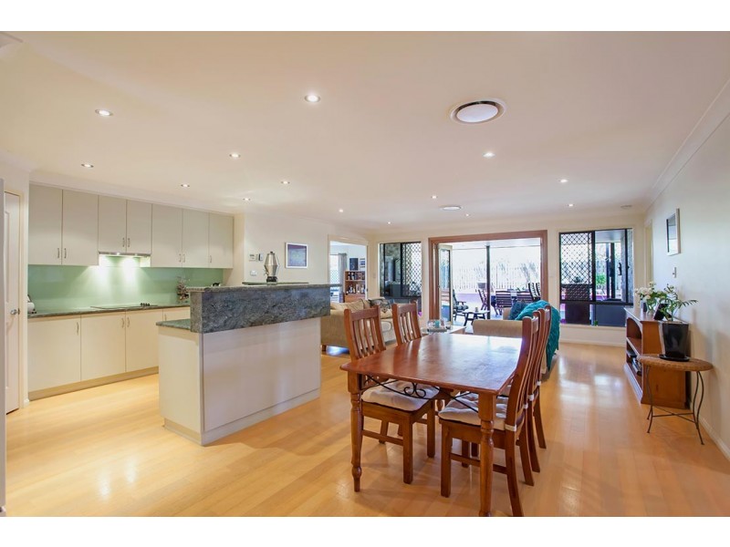 6 Ridgewood Drive, Kearneys Spring QLD 4350