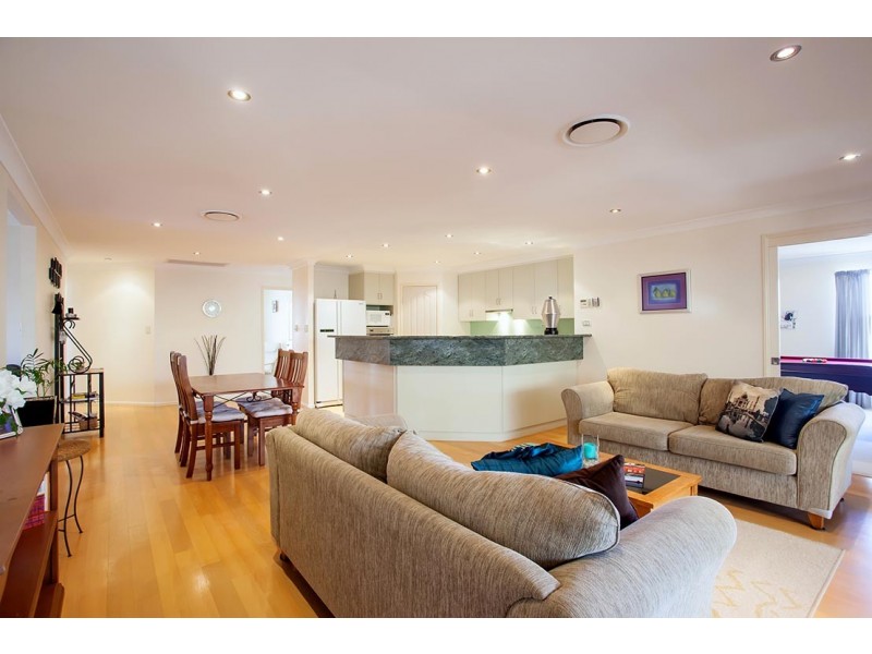 6 Ridgewood Drive, Kearneys Spring QLD 4350