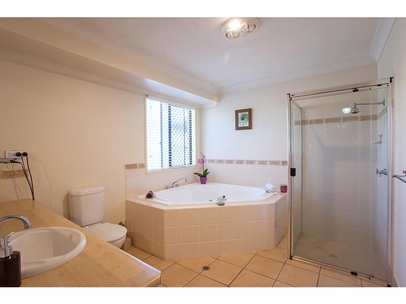 6 Ridgewood Drive, Kearneys Spring QLD 4350